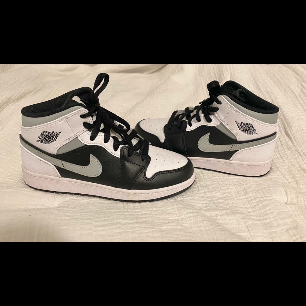 New Air Jordan 1 Mid GS “White Shadow”